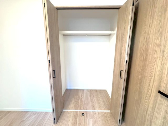 京都市営烏丸線「烏丸御池」駅徒歩５分◆リフォーム済み角住戸３ＬＤＫ◆ペット可◆パークホームズ烏丸御池の収納|クローゼット