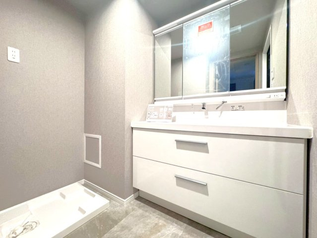 京都市営烏丸線「烏丸御池」駅徒歩５分◆リフォーム済み角住戸３ＬＤＫ◆ペット可◆パークホームズ烏丸御池の洗面所|洗面室