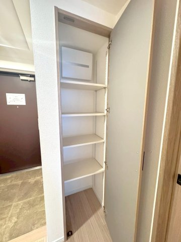 京都市営烏丸線「烏丸御池」駅徒歩５分◆リフォーム済み角住戸３ＬＤＫ◆ペット可◆パークホームズ烏丸御池の収納|収納スペース