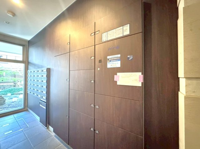 京都市営烏丸線「烏丸御池」駅徒歩５分◆リフォーム済み角住戸３ＬＤＫ◆ペット可◆パークホームズ烏丸御池のその他共用部分|宅配ボックス