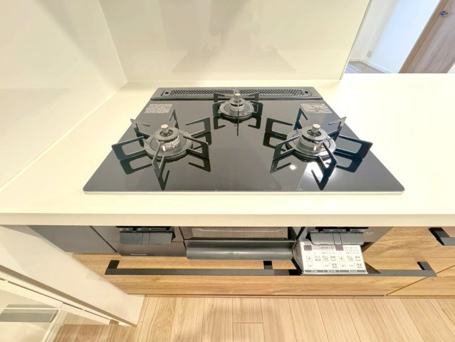 京都市営烏丸線「烏丸御池」駅徒歩５分◆リフォーム済み角住戸３ＬＤＫ◆ペット可◆パークホームズ烏丸御池のキッチン|ガスコンロ