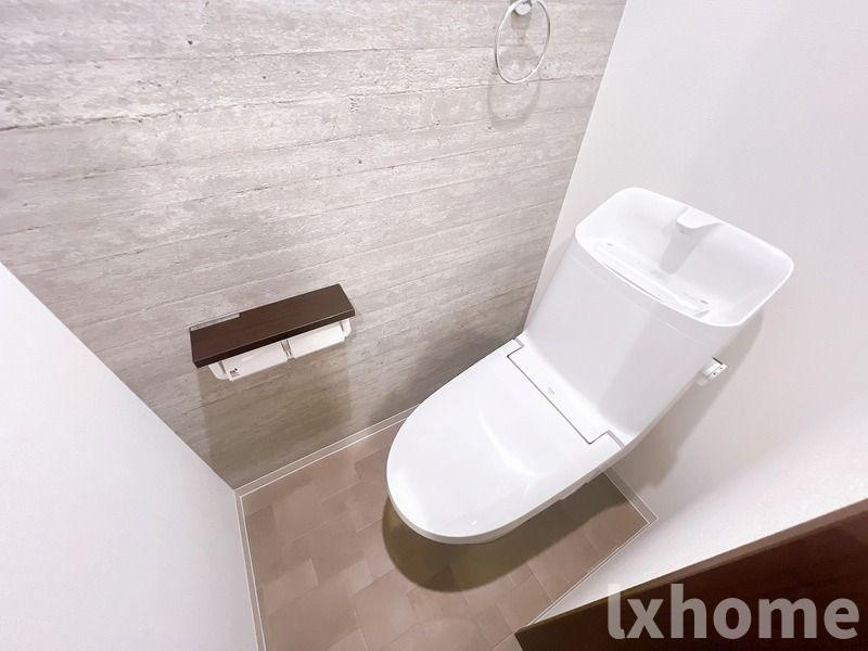 ファインウッド南茨木のトイレ|落ち着いた色調のトイレです