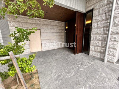 【エントランス】 | W.O.B.京橋