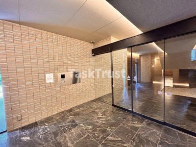 【エントランス】 | W.O.B.京橋