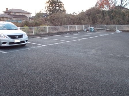 エルディム野口の駐車場