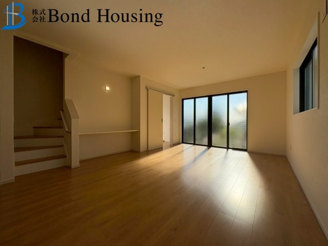 「ペニンシュラキッチン採用」朝霧山手町　全2棟　1号棟の洋室