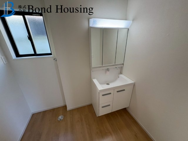 「ペニンシュラキッチン採用」朝霧山手町　全2棟　1号棟の独立洗面台