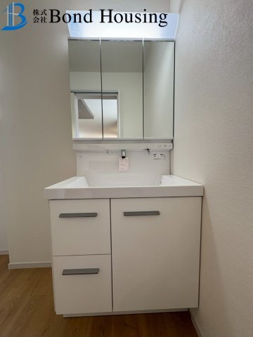 「ペニンシュラキッチン採用」朝霧山手町　全2棟　1号棟の独立洗面台