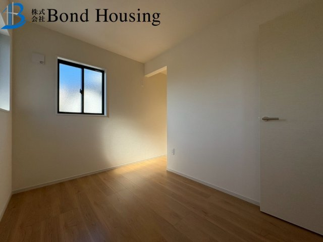 「ペニンシュラキッチン採用」朝霧山手町　全2棟　1号棟の洋室