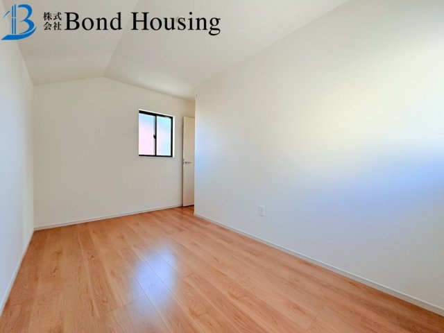 「ペニンシュラキッチン採用」朝霧山手町　全2棟　1号棟の洋室