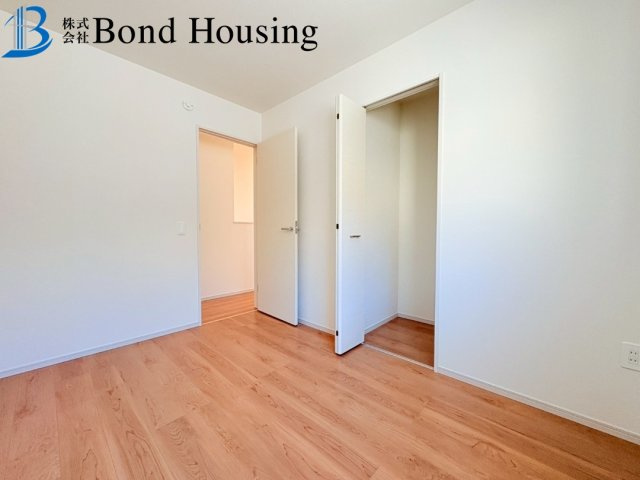 「ペニンシュラキッチン採用」朝霧山手町　全2棟　1号棟の洋室