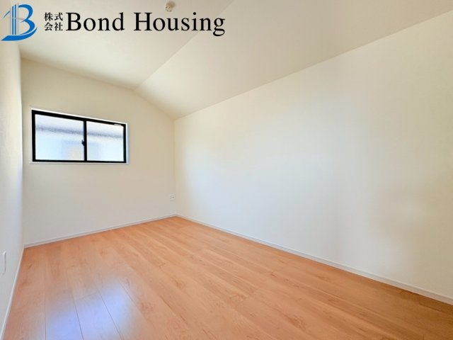 「ペニンシュラキッチン採用」朝霧山手町　全2棟　1号棟の洋室