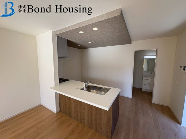 「ペニンシュラキッチン採用」朝霧山手町　全2棟　1号棟のキッチン