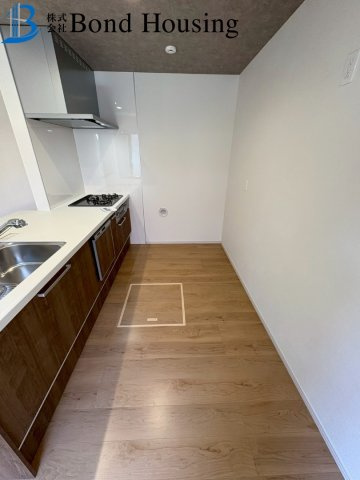 「ペニンシュラキッチン採用」朝霧山手町　全2棟　1号棟のキッチン