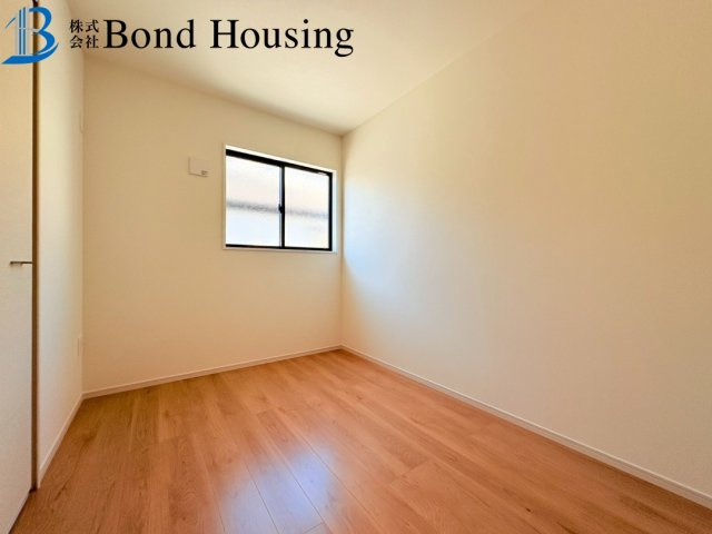 「ペニンシュラキッチン採用」朝霧山手町　全2棟　1号棟の洋室