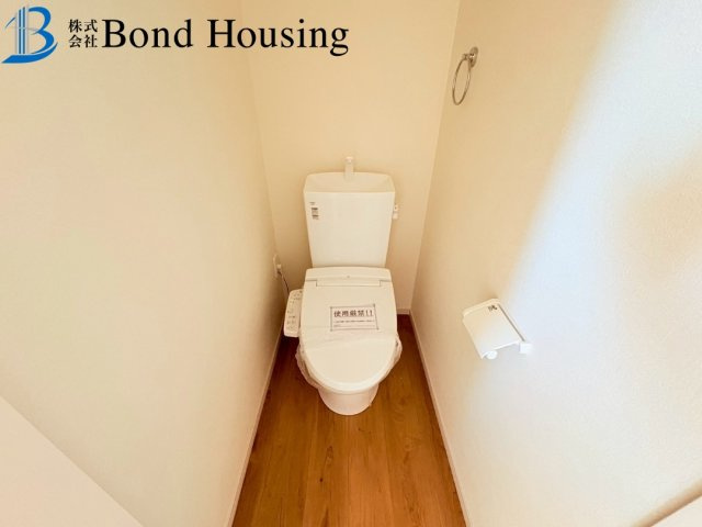 「ペニンシュラキッチン採用」朝霧山手町　全2棟　1号棟のトイレ