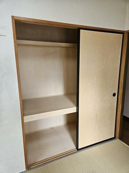 世田谷区喜多見6丁目　中古戸建の収納|充分な収納スペースを確保。居室内に余計な家具を置く必要がないため、シンプルでスッキリとした暮らしが実現できます。

ご内見希望・資料請求などお気軽にお問い合わせ下さい！
03-5990-5201