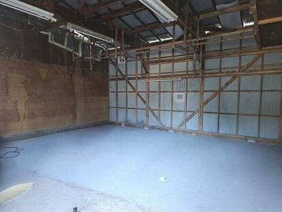 世田谷区喜多見6丁目　中古戸建の駐車場|お車だけではなく自転車やバイクを置いたり、ちょっとした物置としても利用できます！

ご内見希望・資料請求などお気軽にお問い合わせ下さい！
03-5990-5201