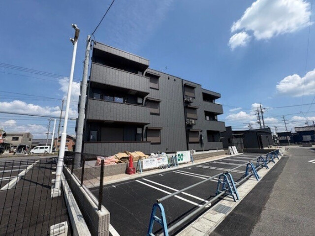 D-avance上和田の駐車場