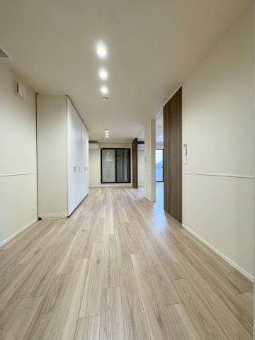 Ｅａｓｔ　Ｃｏｕｒｔの子供部屋|★明るいフローリングの角部屋です★