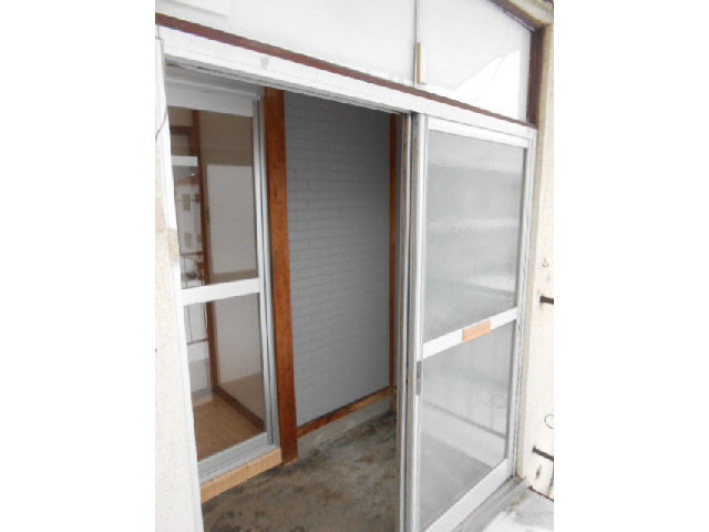 シャルロット愛国の玄関