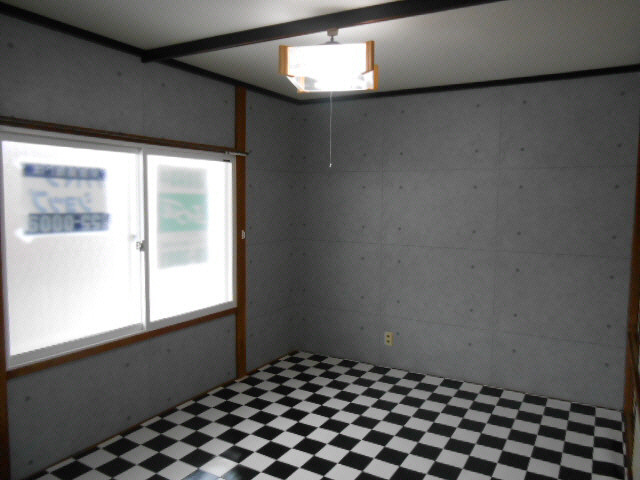 シャルロット愛国の居間・リビング