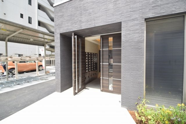 ＬＵＭＩＥＲＥのエントランス|エントランス