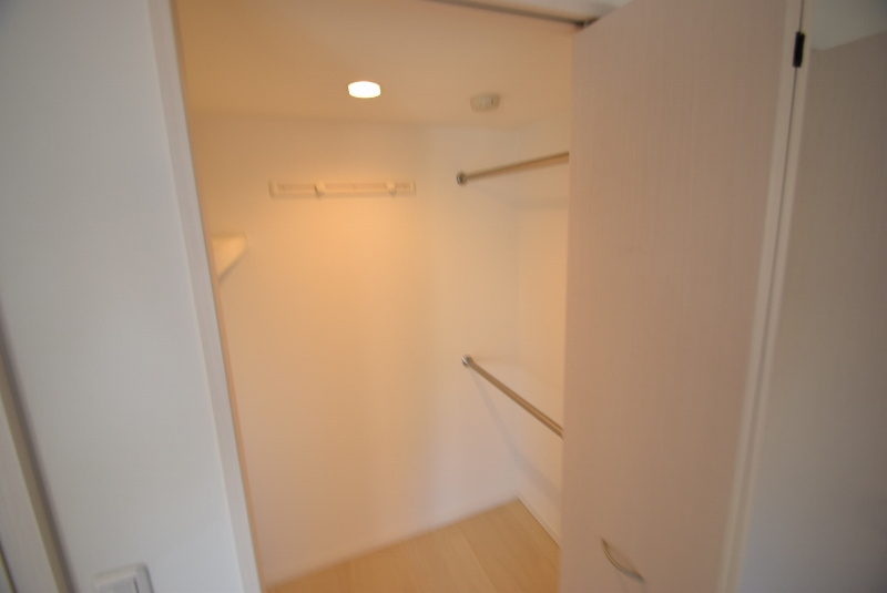 ＬＵＭＩＥＲＥの収納|ウォークインクローゼット