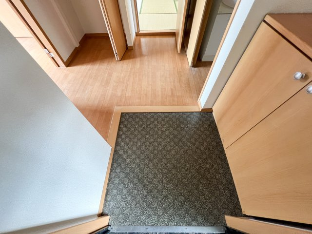 ハイツセリュー Ⅲ棟の玄関