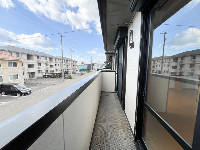 ハイツセリュー Ⅲ棟のバルコニー