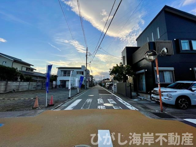 平塚市徳延　売地　　全２区画の前面道路含む現地写真|現地外観