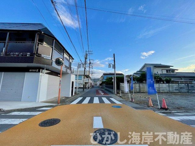 平塚市徳延　売地　　全２区画の前面道路含む現地写真|現地外観