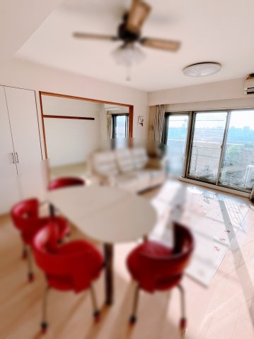 クレストフォルム新浦安グランデッツァの居間・リビング|リビングダイニング