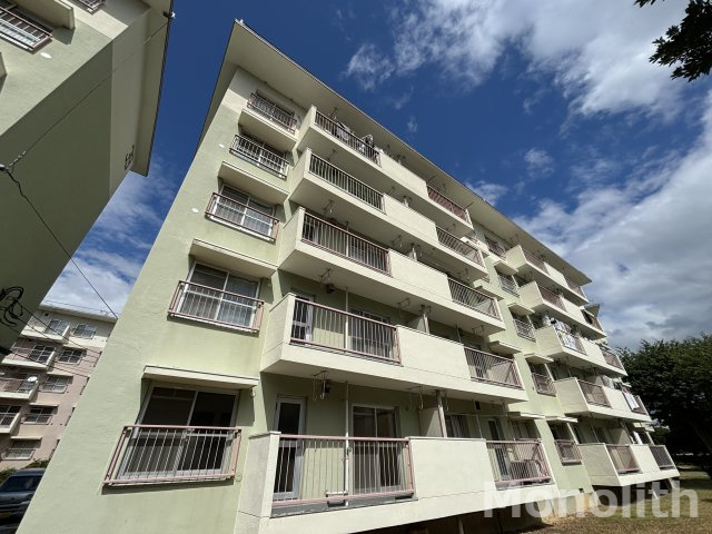 鶴山台38号棟の外観