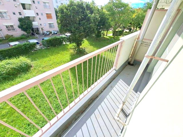 鶴山台38号棟のバルコニー