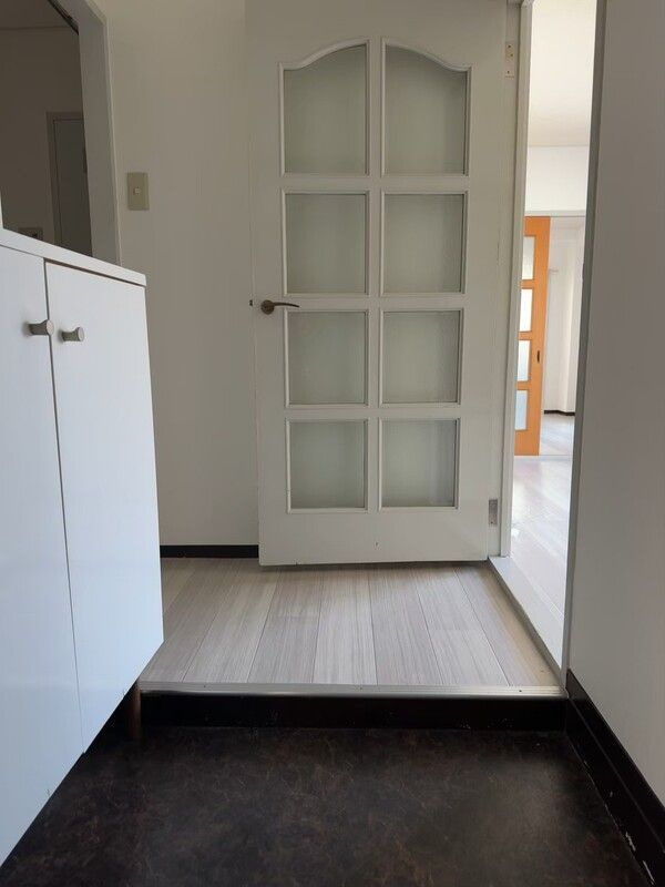 パインブルック東住吉の玄関