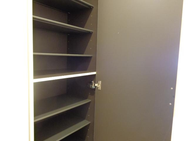 Ｃｅｕ　Ａｚｕｌ（セウ　アジュール）の収納|下駄箱