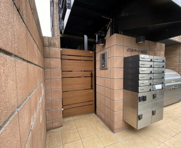 インスパーク本駒込のエントランス