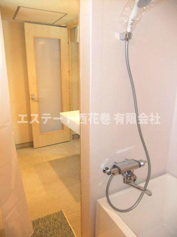 Nagaya花巻の浴室|浴室と洗面所の間の建具はありませんので、気になる方はシャワーカーテン等ご用意ください。