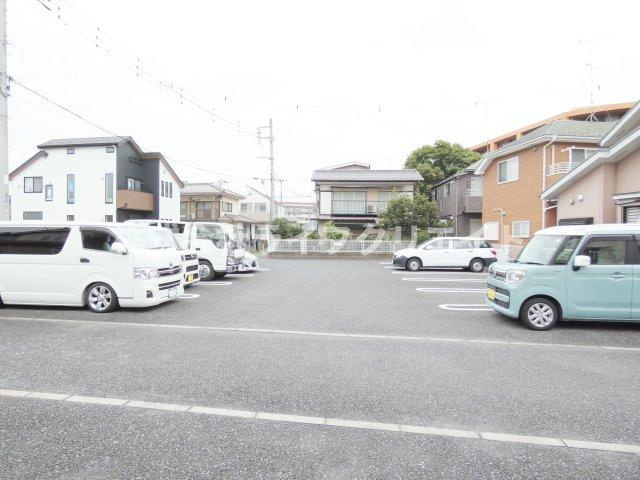 サンモールソフィアの駐車場