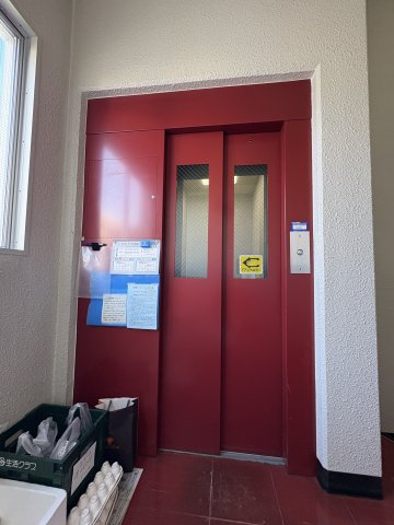 「リーセント双葉町 中古マンション」広さと立地が魅力！おすすめのゆったり3LDK♪のその他共用部分|エレベーター完備。重い荷物の運搬や移動もスムーズに行えます。