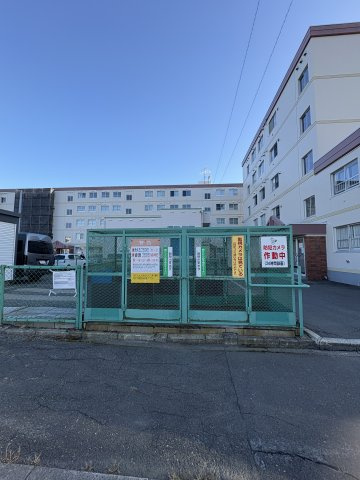「リーセント双葉町 中古マンション」広さと立地が魅力！おすすめのゆったり3LDK♪のその他|敷地内にゴミ集積所があり防犯カメラが24H作動しています。