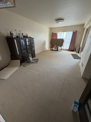 「リーセント双葉町 中古マンション」広さと立地が魅力！おすすめのゆったり3LDK♪の居間・リビング|広々14.3帖のLD。家族団らんに最適なゆとりある空間です。