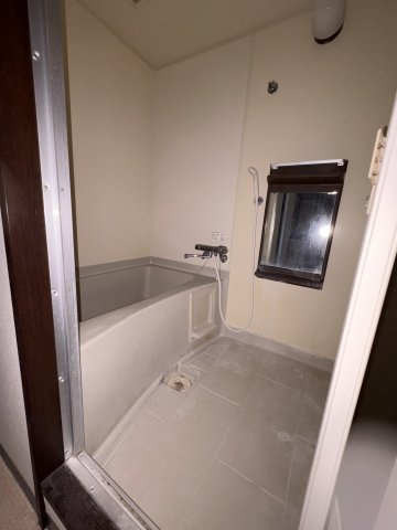 「リーセント双葉町 中古マンション」広さと立地が魅力！おすすめのゆったり3LDK♪の浴室|日々の疲れを癒すゆったりとした空間を確保しています。