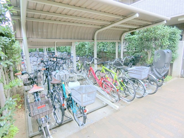 ヒルズ久が原参番館のその他共用部分|屋根付きの駐輪場