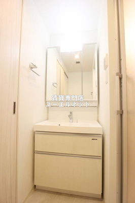 【独立洗面台】 | プレジオ江坂ROUGE | 清潔感ある独立洗面台で毎日気持ちよく♪