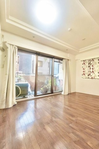 セレッソコート南堀江マルティアの居間・リビング|リビングダイニング
※家具はCGで削除しております。家具撤去時のイメージ写真。