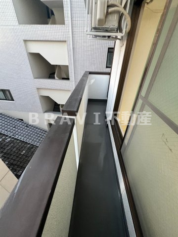 サンライン成育　BRAVI不動産のバルコニー|【サンライン成育】開放的で明るい空間を演出してくれるバルコニーです