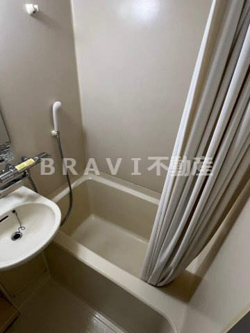 サンライン成育　BRAVI不動産の浴室|【サンライン成育】ゆったり過ごせるお風呂です