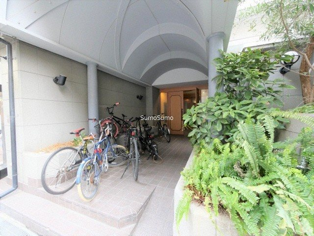 ルミエール四ツ橋のエントランス